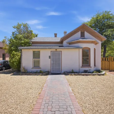 Vintage Charming Cottage - Tri-state River Retreat 2 Bedroom Cottage