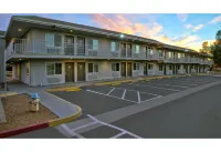Motel 6 Victorville, CA - Apple Valley - parking