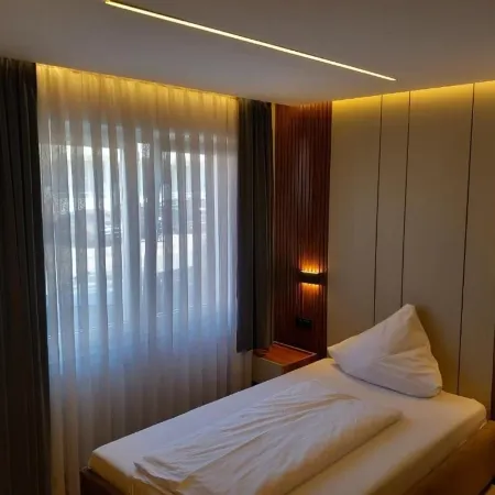 Room-single Room Without Balcony