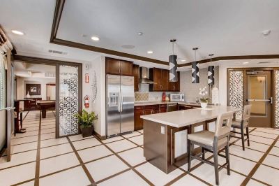 Other #1 Location - Fast Wifi - Work Area - 2Br/2.5 Bath - Free Parking (FV1) Photo