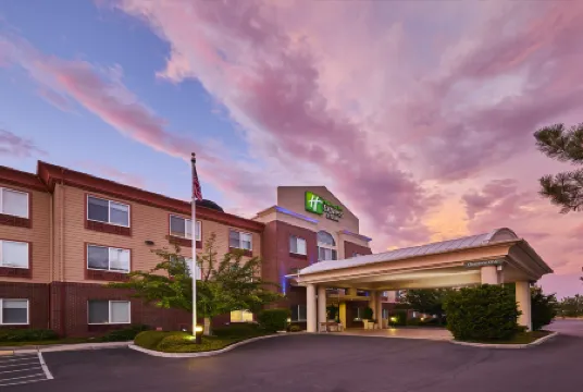 Holiday Inn Express & Suites MEDFORD-CENTRAL POINT by IHG