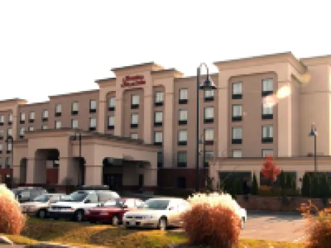 Hampton Inn & Suites by Hilton Laval Hoteles en Laval