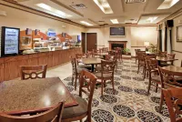 Holiday Inn Express & Suites Mcpherson by IHG