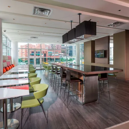 Hampton Inn by Hilton Cali