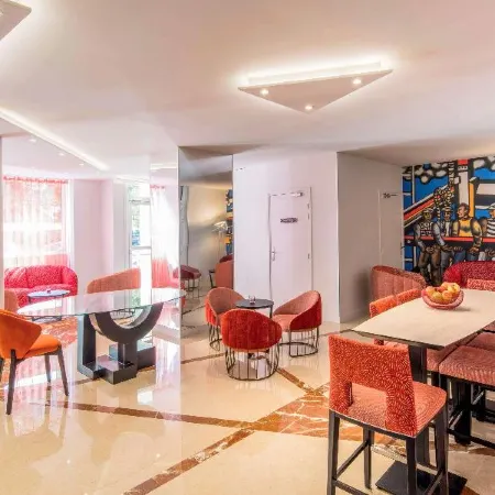 Hôtel Mercure Paris Pont de Levallois Neuilly Отели рядом с достопримечательностью «LVMH Fragrance Brands»