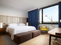 Sheraton Milan San Siro Hotels near Bonola Station