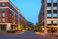 Hampton Inn & Suites Portsmouth Downtown Các khách sạn gần Sheafe Warehouse