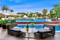 Shangri-La The Marina, Cairns - Pools