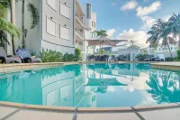 Grand Palais Boolarong Beachside Apartments Hotels in Alexandra Headland