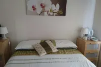 Family Room Sleeps 3 with 1 Double and 1 Single Bed Ground Floor Private Shower Hotels in Harlington