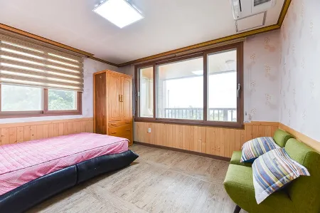 Yeosu Haein Pension Отели рядом с достопримечательностью «Aeyangwon History Hall»