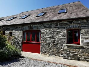 Coach House - 5 Bedroom Cottage - Llanfyrnach