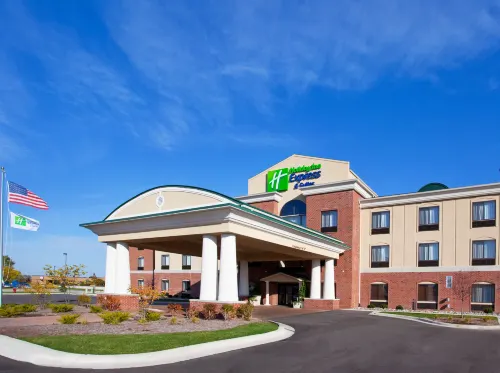 Holiday Inn Express & Suites BAY CITY by IHG