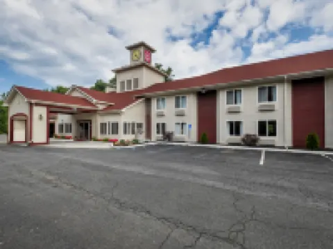 Red Roof Inn Clifton Park Hotels in Clifton Park