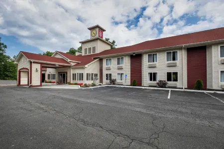Red Roof Inn Clifton Park Отели в г. Халфмун