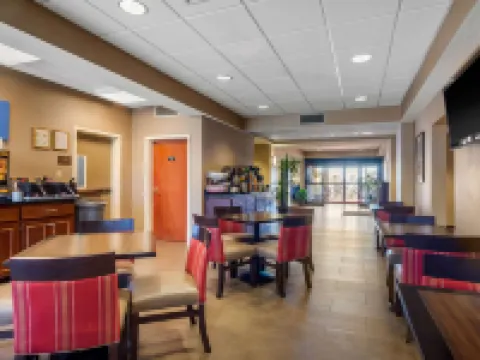 Comfort Inn & Suites Hotels in La Grange