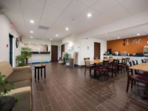 Ramada by Wyndham Effingham Hotels in Effingham