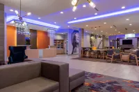 La Quinta Inn & Suites by Wyndham Greensboro Arpt High Point Hotels in Kernersville