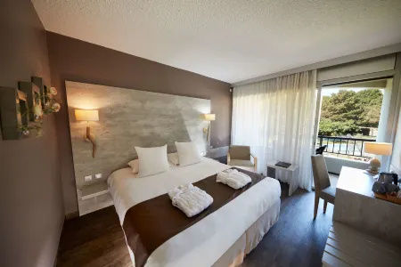 Best Western Plus Clos Syrah Отели в г. Валанс