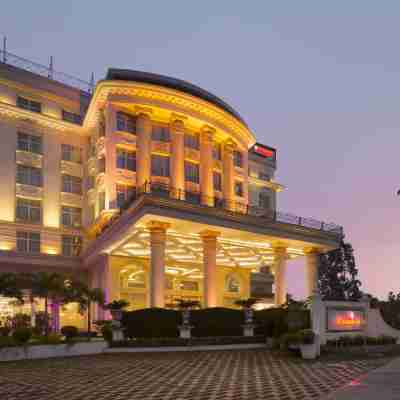 Ramada Plaza by Wyndham Chandigarh Zirakpur Hotel Exterior