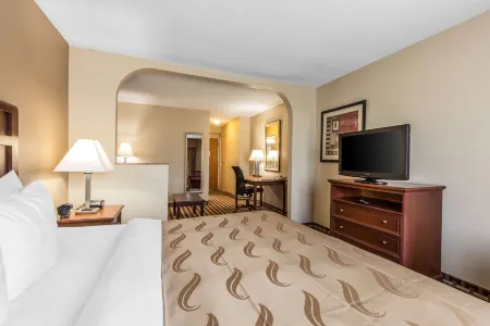 Quality Suites Paducah I-24