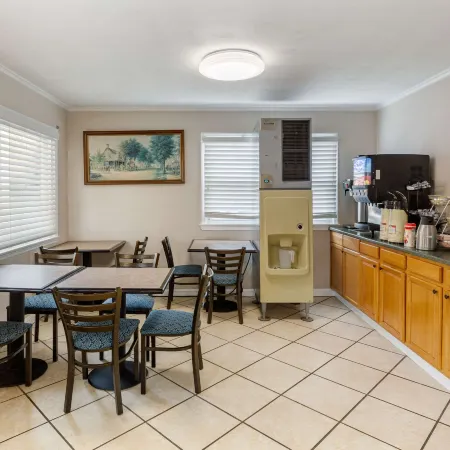 Econo Lodge Sturbridge Route 20