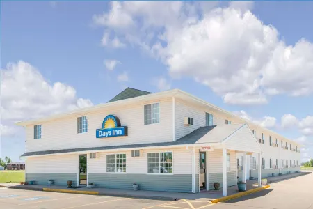 Days Inn by Wyndham Great Bend Отели рядом с достопримечательностью «Great Bend Courthouse»