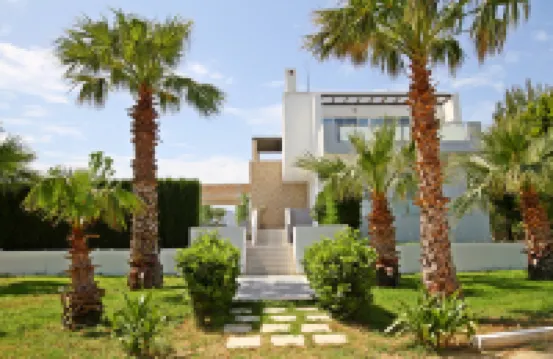 Xenos Villa 1 with Private Swimming Pool, Near the Sea