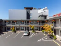 The Grove West Seattle Inn Hotels near West Seattle