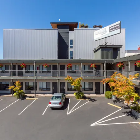 The Grove West Seattle Inn Отели рядом с достопримечательностью «Пляз Алки»