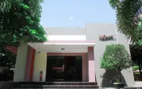 Milano Guest House Hotels in Kecamatan Tatanga