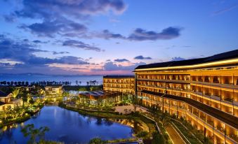 HUALUXE Suzhou Bay Hot Spring Resort