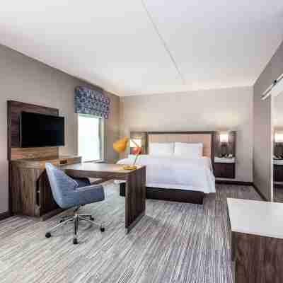 Hampton Inn & Suites Kittery-Portsmouth Rooms