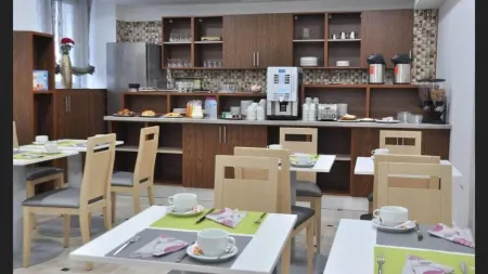 City Hotel Alger Отели рядом с достопримечательностью «Собор Африканской Богоматери»