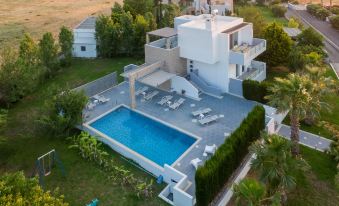 Xenos Villa 1 with Private Swimming Pool, Near the Sea