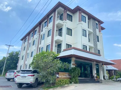 Narai Iyara Palace Hotel dekat Wat Inthra