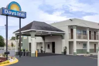 Days Inn by Wyndham Goose Creek - Parking