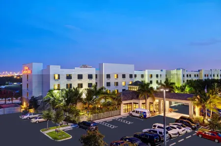 Hilton Garden Inn West Palm Beach Airport Отели рядом с достопримечательностью «Университет Палм Бич Атлантик»