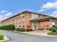 Super 8 by Wyndham Gurnee Hotels in Gurnee