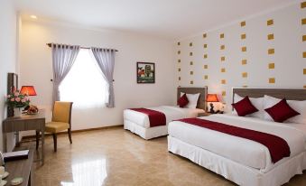 Den Long Do Hotel & Restaurant