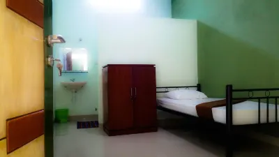 PoLaz (Bed 'n Brew) Hotels in North Bogor