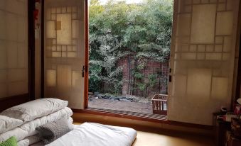 Gongsimga Hanok Guesthouse