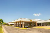 OYO Hotel Mona Lake Muskegon Hotels in Muskegon