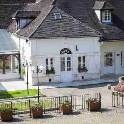 Logis Hôtel Hostellerie des clos Hotel Exterior