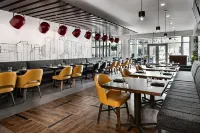 Sheraton Suites Calgary Eau Claire - พร้อมอาหารเช้า