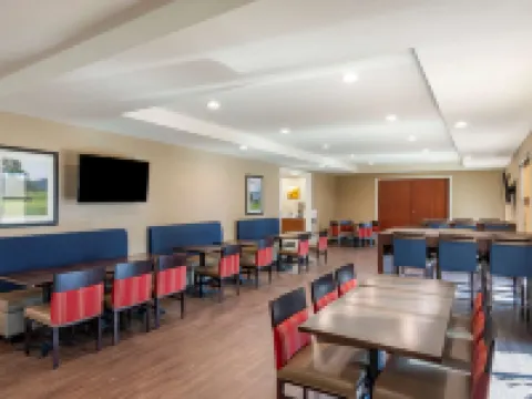 Comfort Inn & Suites Hotels in Rio