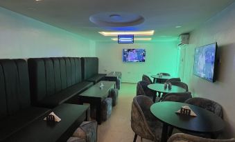 Thapunchline Apartments & Hotels - Housity