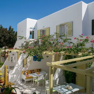 Leonardos Apartments