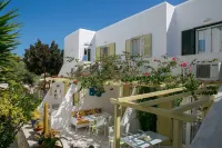 Leonardos Apartments Hotels in Molos Parou