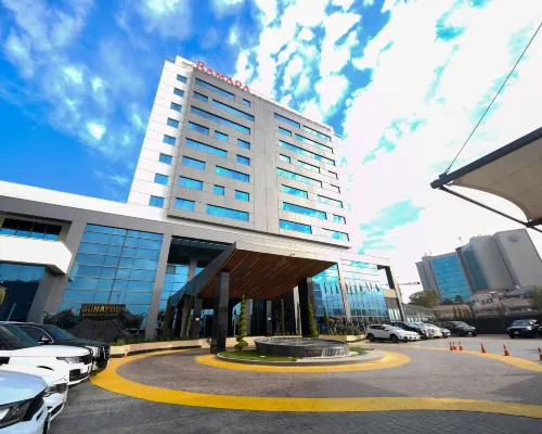 Ramada by Wyndham Erbil Gulan Street โรงแรมในเอร์เบล